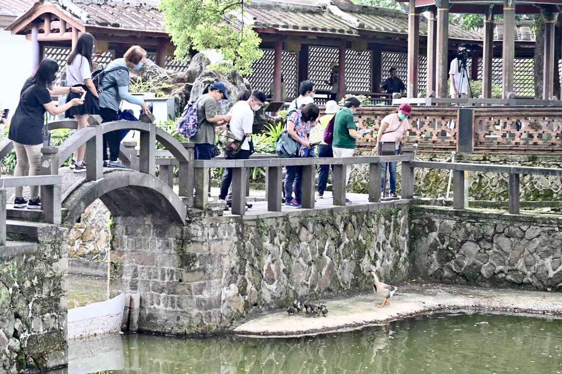 新北協拍中心帶領粉絲前往「新北影視朝聖之路-都會星光大道」,首站探訪影視作品熱門