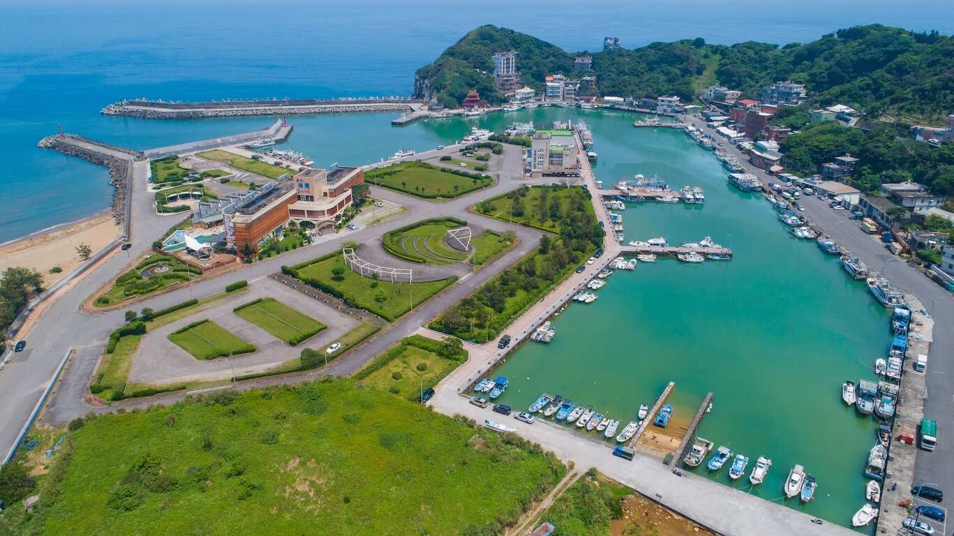 俯瞰金山磺港漁港