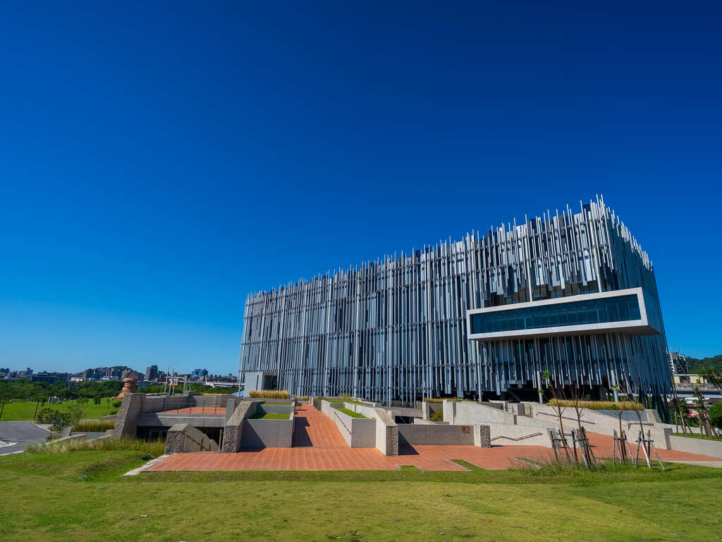 遠觀新北美術館