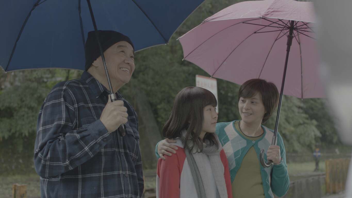 電視電影《紅鼻子與小女孩》 劇照 拍攝腳色交談