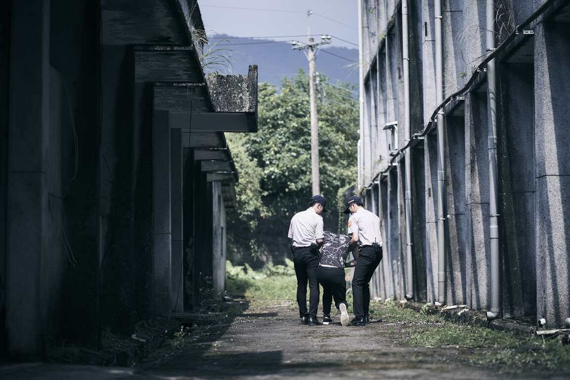 電視電影《憨嘉》劇照 拍攝腳色被逮
