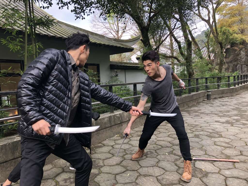 網路電影《東北插班生2虎嘯風生》拍攝腳色舞刀