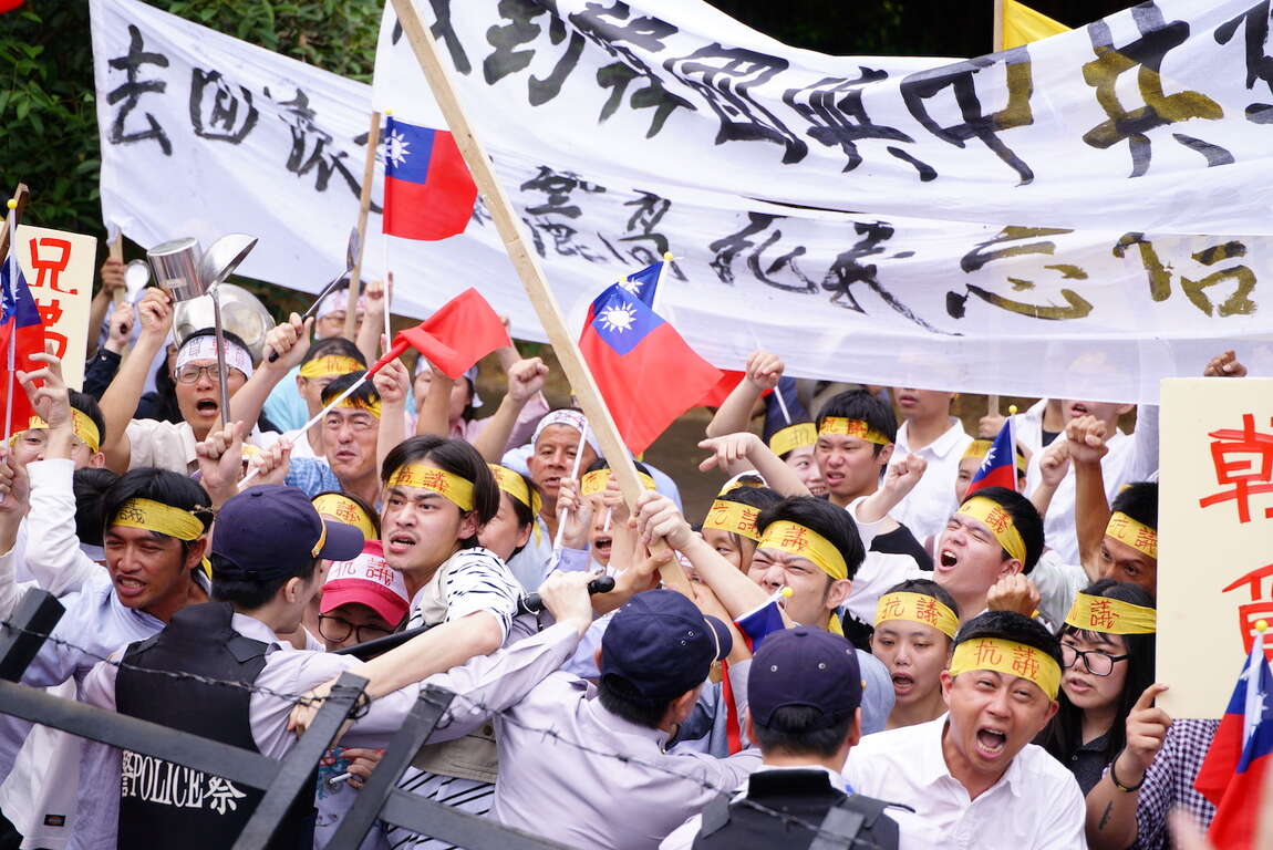 國際橋牌社-腳色抗議中景