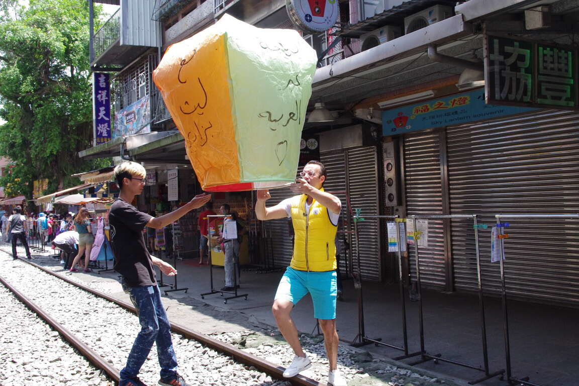 Travel Show-主持人平溪體驗放天燈