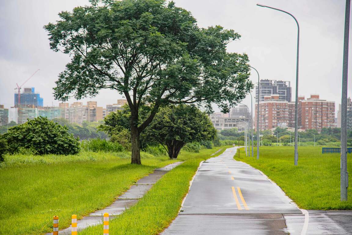 綠寶石河濱公園道路