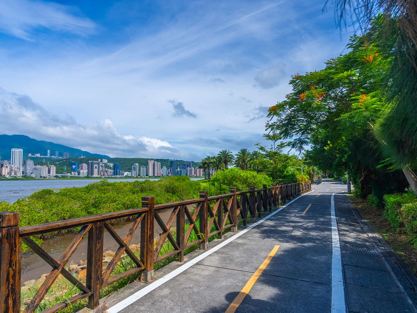 八里左岸自行車道