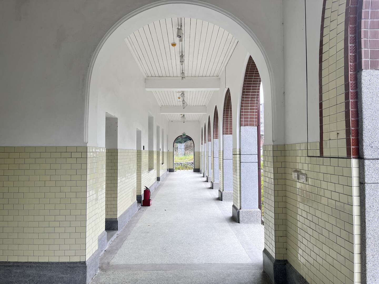 王字型建築一進走廊