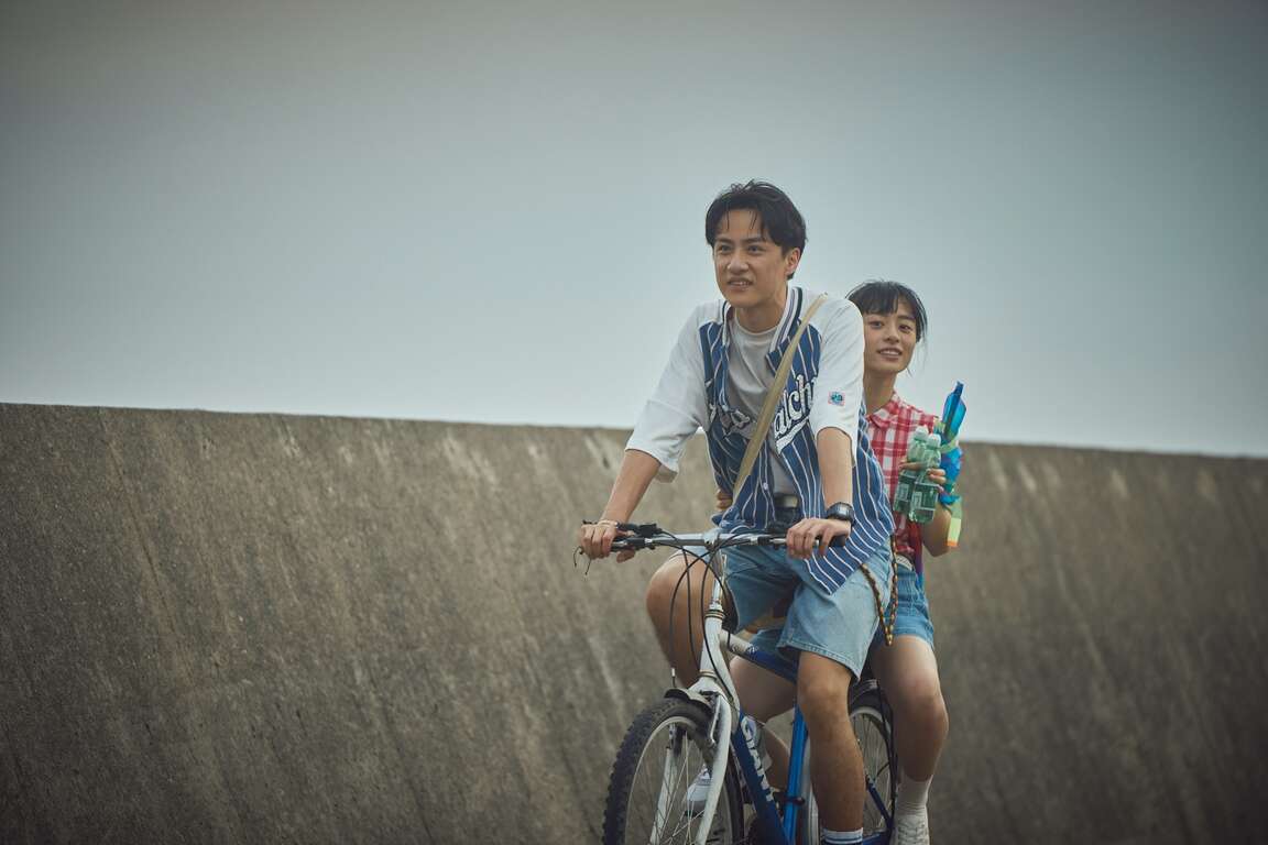 在麟山鼻漁港騎腳踏車