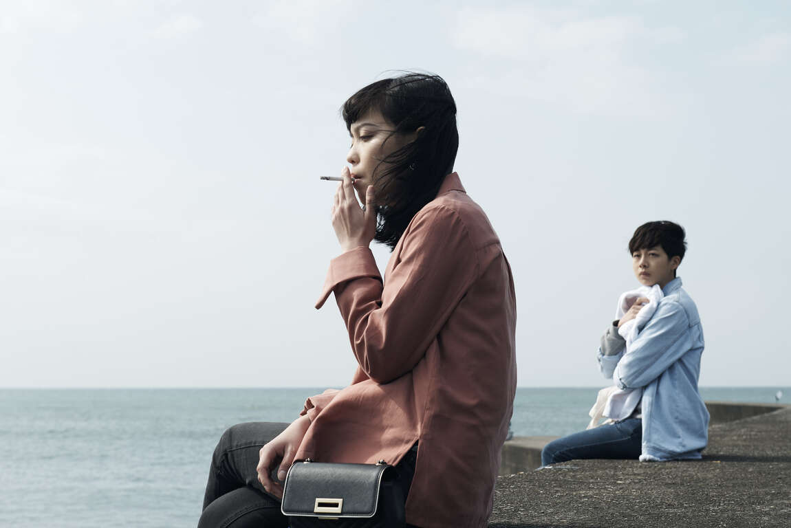 好久不見-腳色抽菸