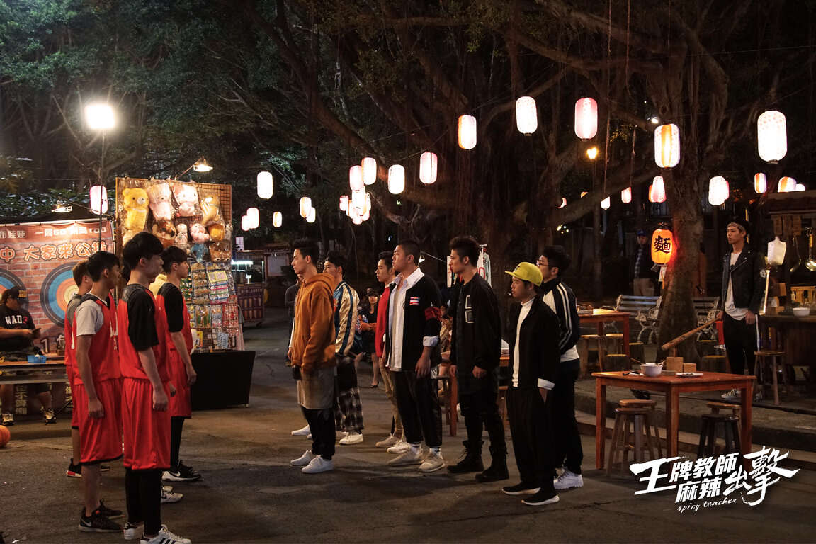 《王牌教師麻辣出擊》拍攝腳色站於畫面