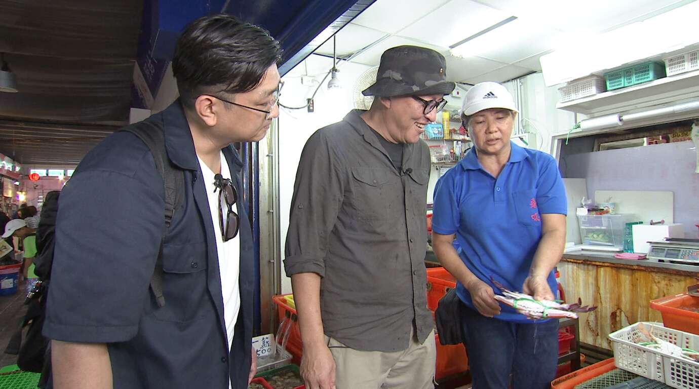 詹姆士出走料理-魚販講解魚