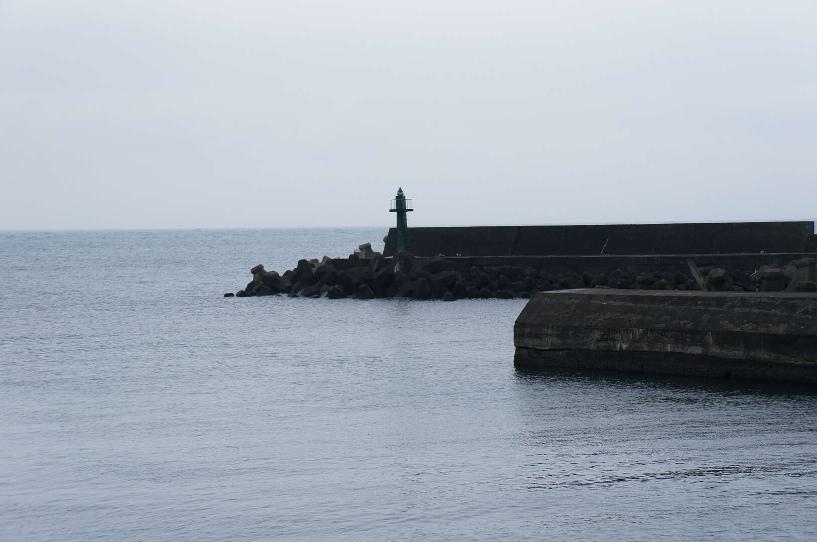 龜吼漁港海面