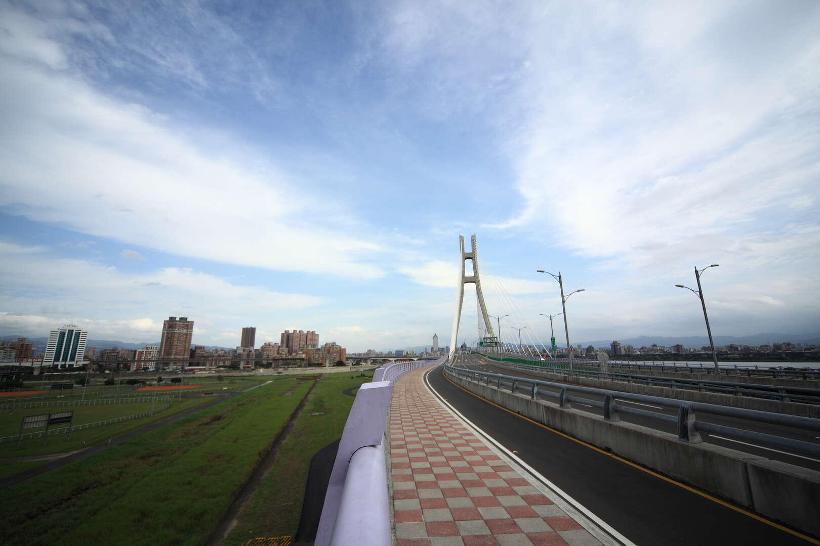 三重 新北大橋人行道