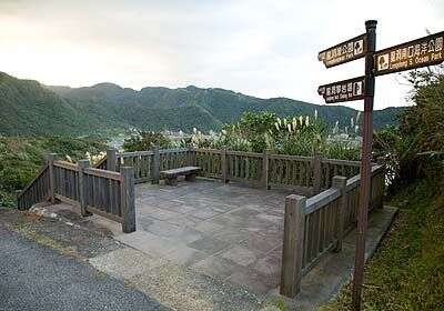 龍洞灣岬步道路牌