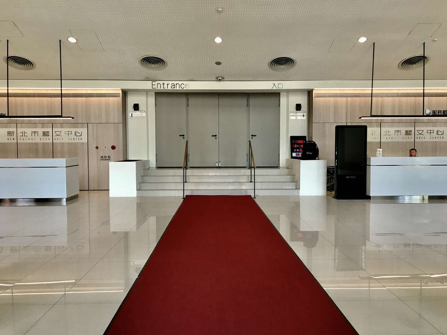 新北市藝文中心大廳走道