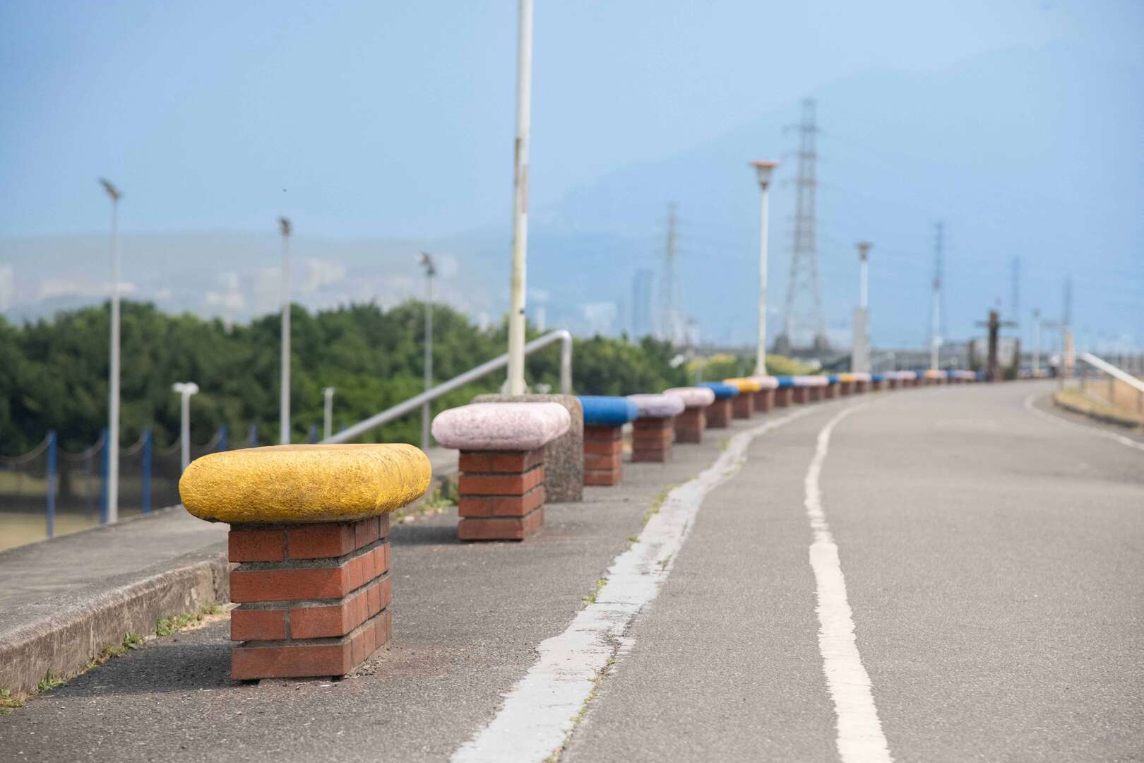河堤上道路適合午後漫步
